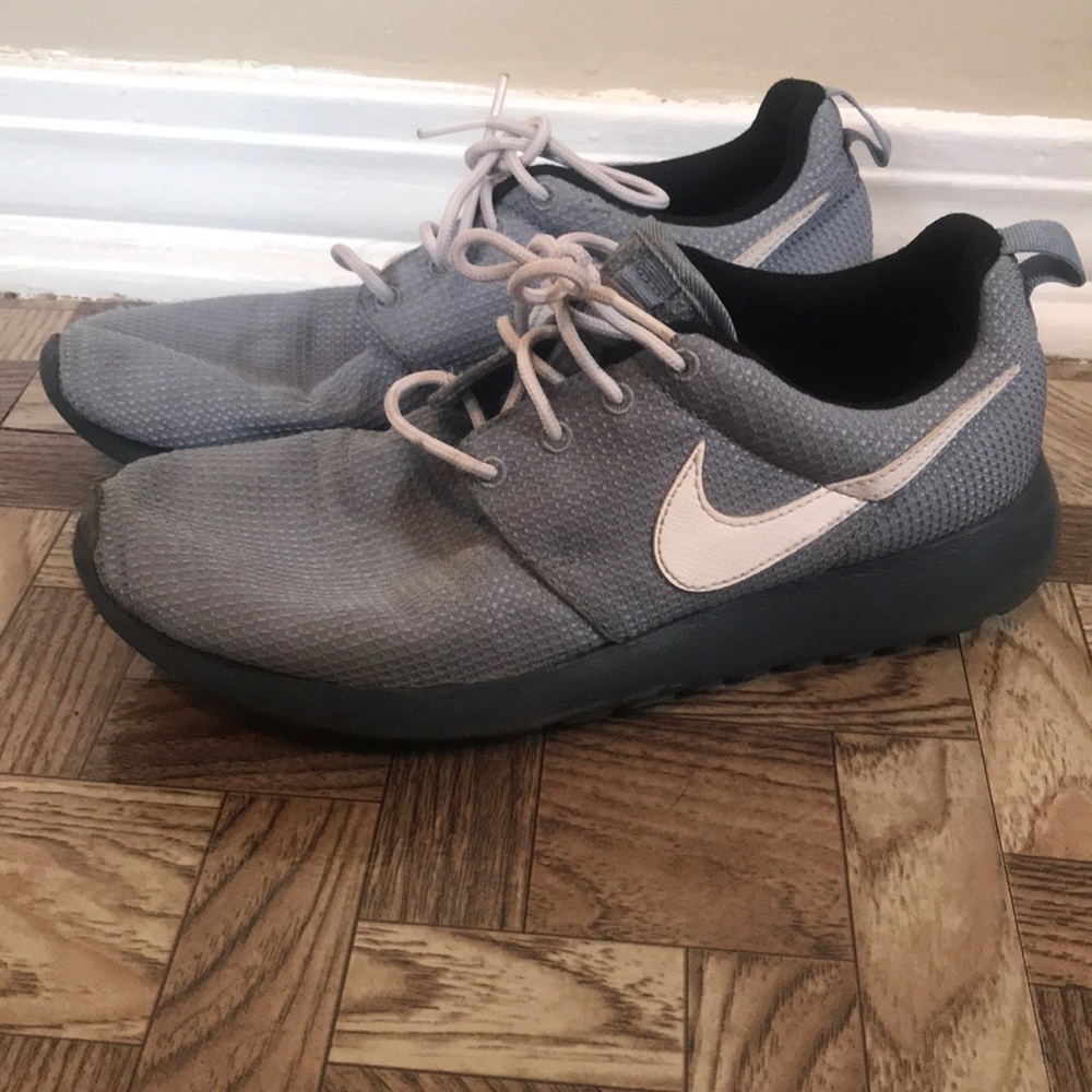 Nike tennis shoes